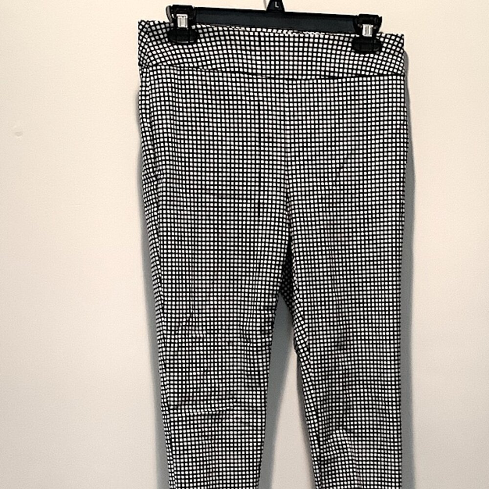 Chicos Crop Pant Size 0 Black and White with side zipper - NEVER WORN!